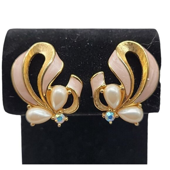 Trifari Jewelry - Trifari Pink Ribbon Clip On Earring 1990s Faux Pearl Aurora Borealis Rhinestone
